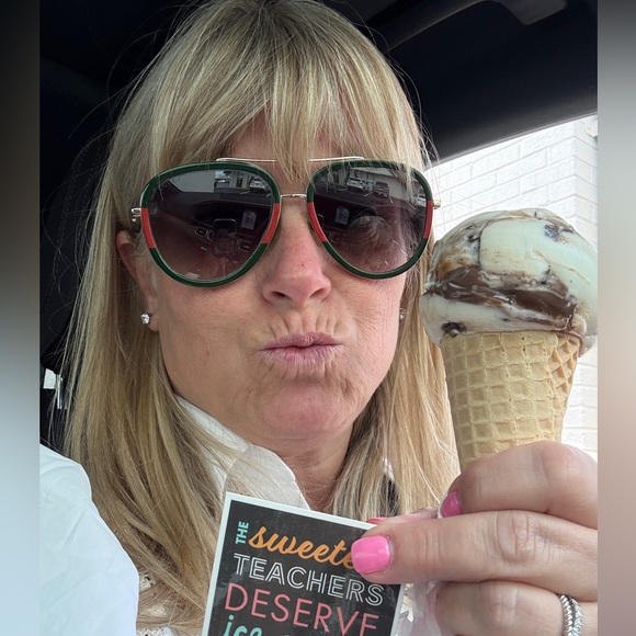 Meet your Posher, Pam - Picture 7 of 7